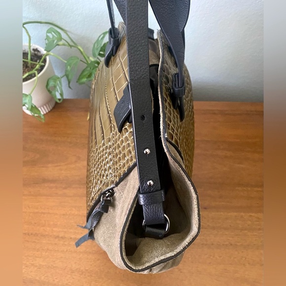 ♦️SOLD♦️ Vince Camuto Croc Embossed Suede Mavis Tote Olive Green Crossbody Bag - Picture 7 of 13